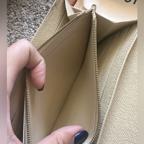 Louis Vuitton Sarah Wallet - Picture 9 of 16